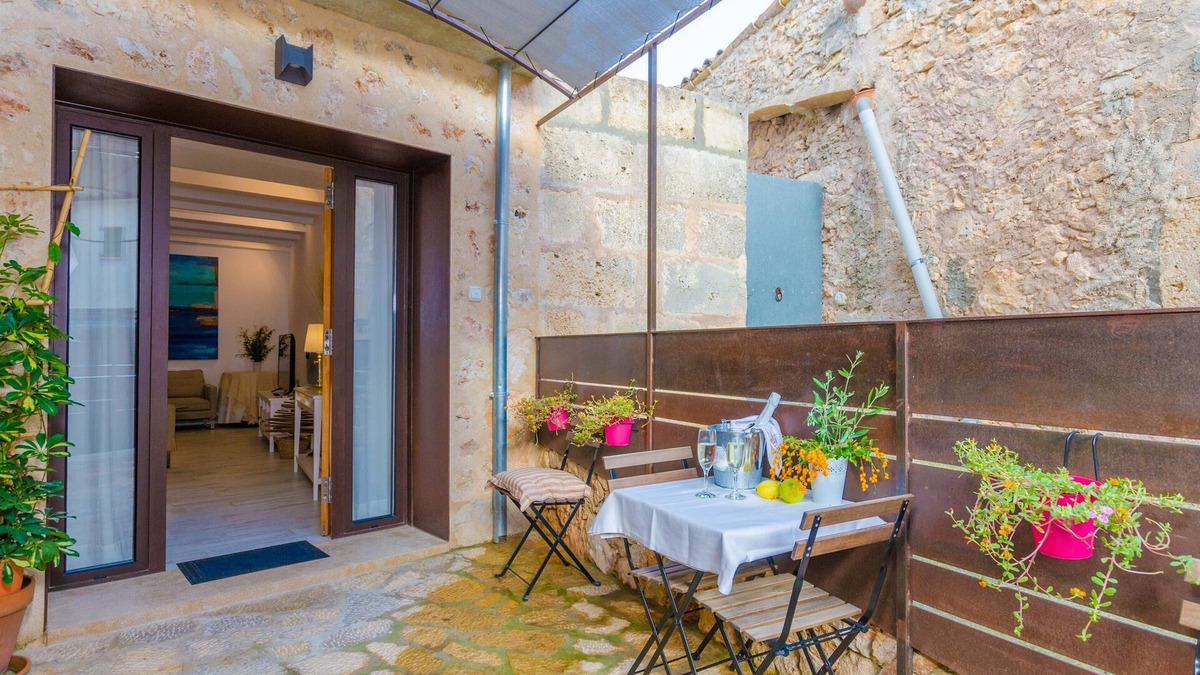 Costitx House | ES RECO - Chalet with terrace in Costitx. Free WiFi