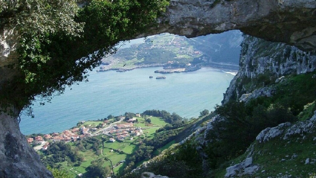 Castro Urdiales Ski Chalet | Villa La Perla de Sonabia-Cantabria, next to the beach and the mountain, wonderful.