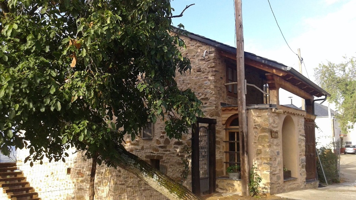 Rozuelo Cottage | House with large garden in small village, Tedejo, Folgoso de la Ribera León