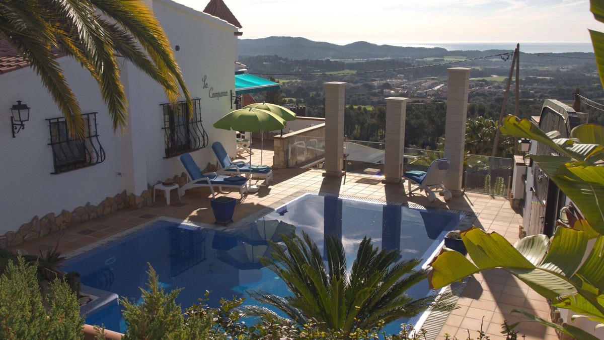 Vall-Llobrega Apartment | Apartment in villa. EXCLUSIVE USE OF A MAGNIFICENT SALT POOL.