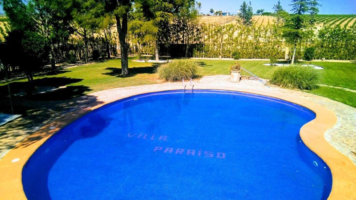 Villacanas Villa | Homerez - Villa for 13 ppl. with swimming-pool at Villafranca De Los Caballeros