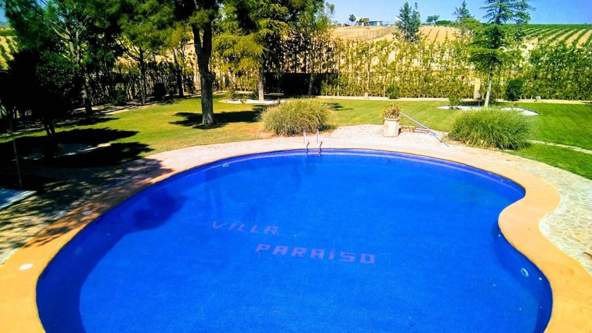 Villacanas Villa | Homerez - Villa for 13 ppl. with swimming-pool at Villafranca De Los Caballeros