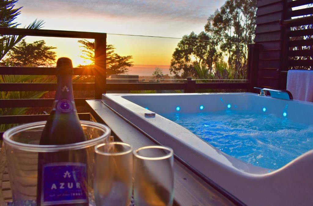 Pichilemu House | - ESCAPADA DE LUJO PARA DOS - Casa Boutique Privada - Vistas al Océano - Parrilla y Fogón en Quincho Privado - Insumos desayuno - Tu estadía incluye GRATIS 1 Sesión de Hidromasaje & Cromoterapia bajo las estrellas en Jacuzzi Privado