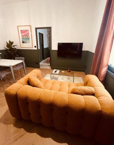 Longue-Jumelles Apartment | Escapade Élégante