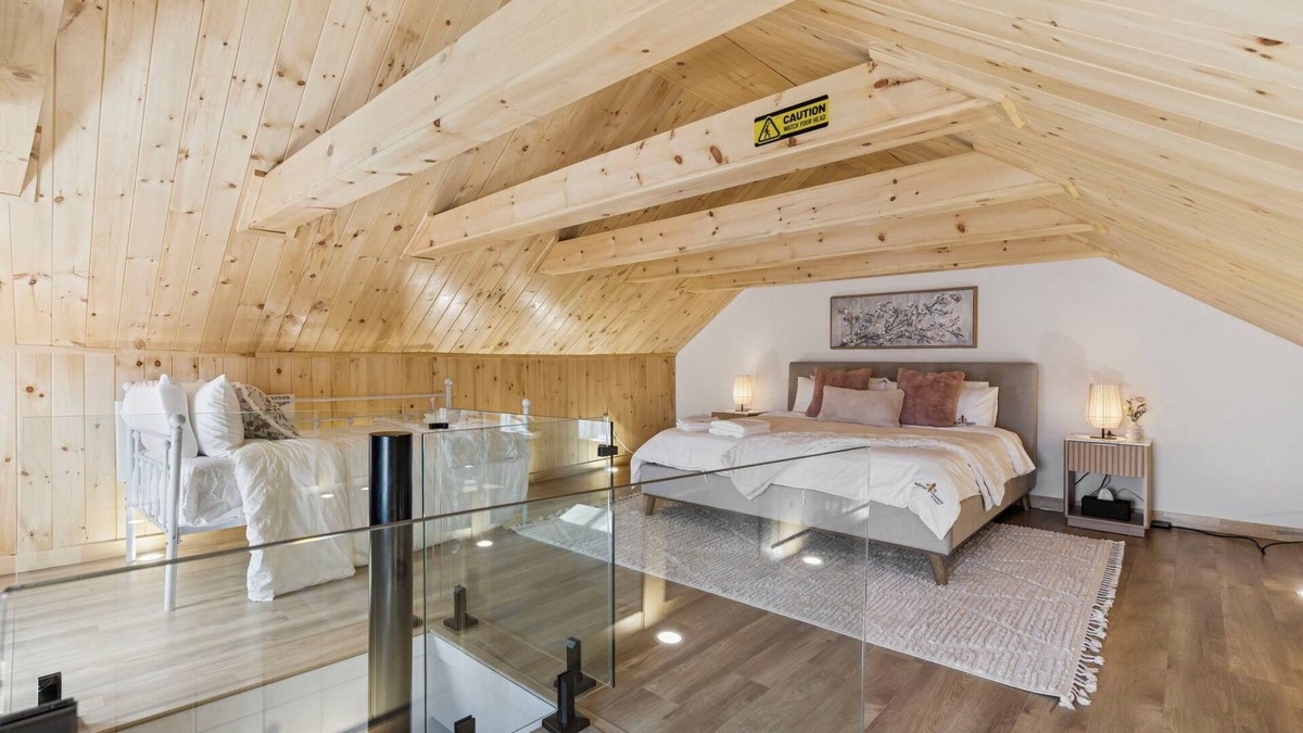 Chambly Apartment | Escapade Chambly I 4BR + Spa