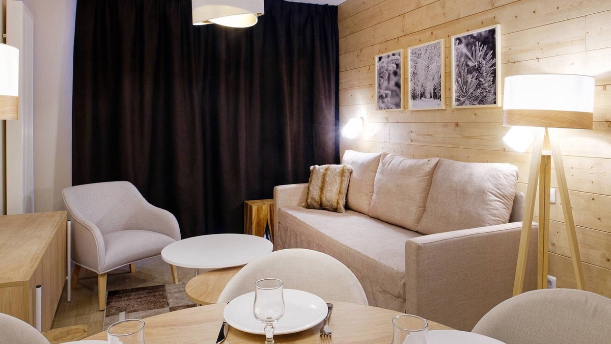 Eclose-Est Condo | Escapade de ski au Alpes | spa, piscine + gym!