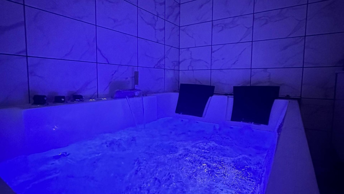 Monthyon Apartment | Escapade Disney : Jacuzzi Privé
