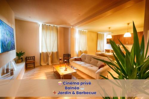 Saint-Ambroix Apartment | Escapade en famille en appartement - Ciné privé, balnéo et jardin