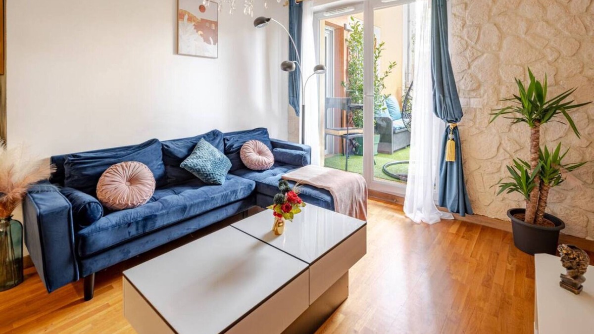 Le Plessis-Bouchard Apartment | Escapade Exotique-Private Terrace-Love&Jacuzzi