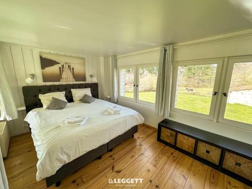 Brossac Villa | Escapade isolée dans les bois, piscine & étangs