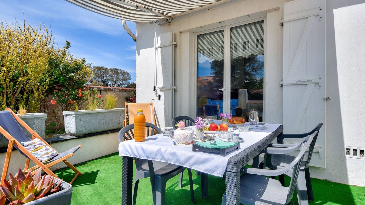 Noirmoutier-en-l'Ile Ski Chalet | Escape 400m from Sableaux beach