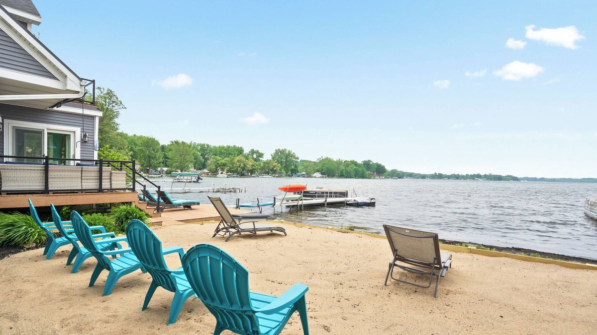 Lake Odessa House | Escape Busy Life to Lakeshore Luxury ! FREE tritoon rental with 7+ Day booking