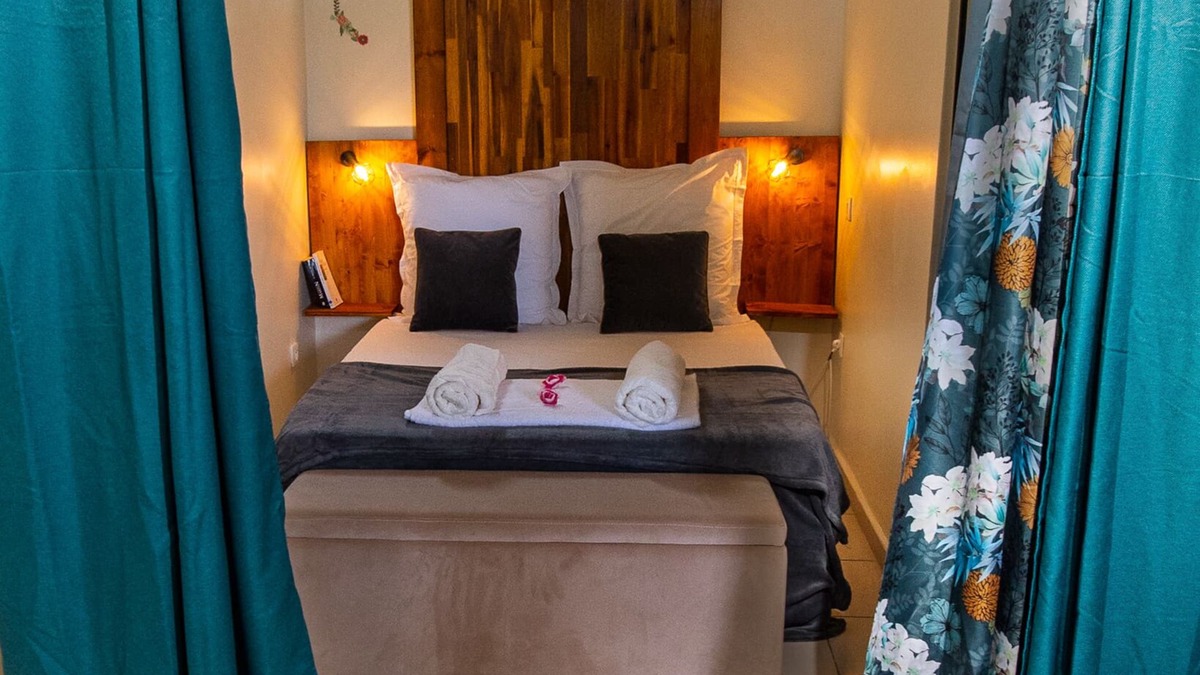 Port-Louis House | Escape in the heart of the city Studio Jacuzzis Sauna and swimming pool