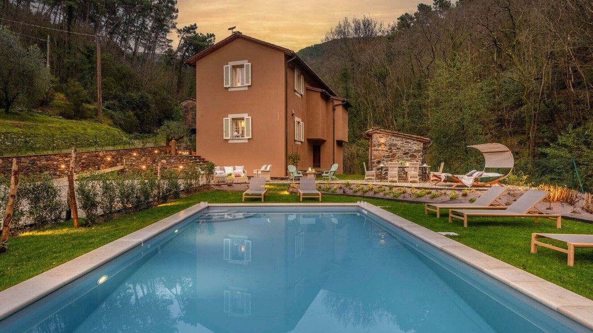 Santa Maria del Giudice Villa | Escape to Tuscany: serene farmhouse with pool & views