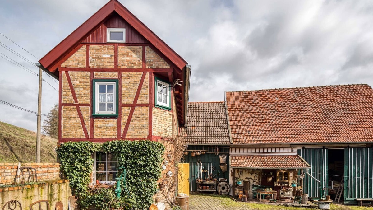 Sangerhausen House | Escape Near River, Wolfsberg