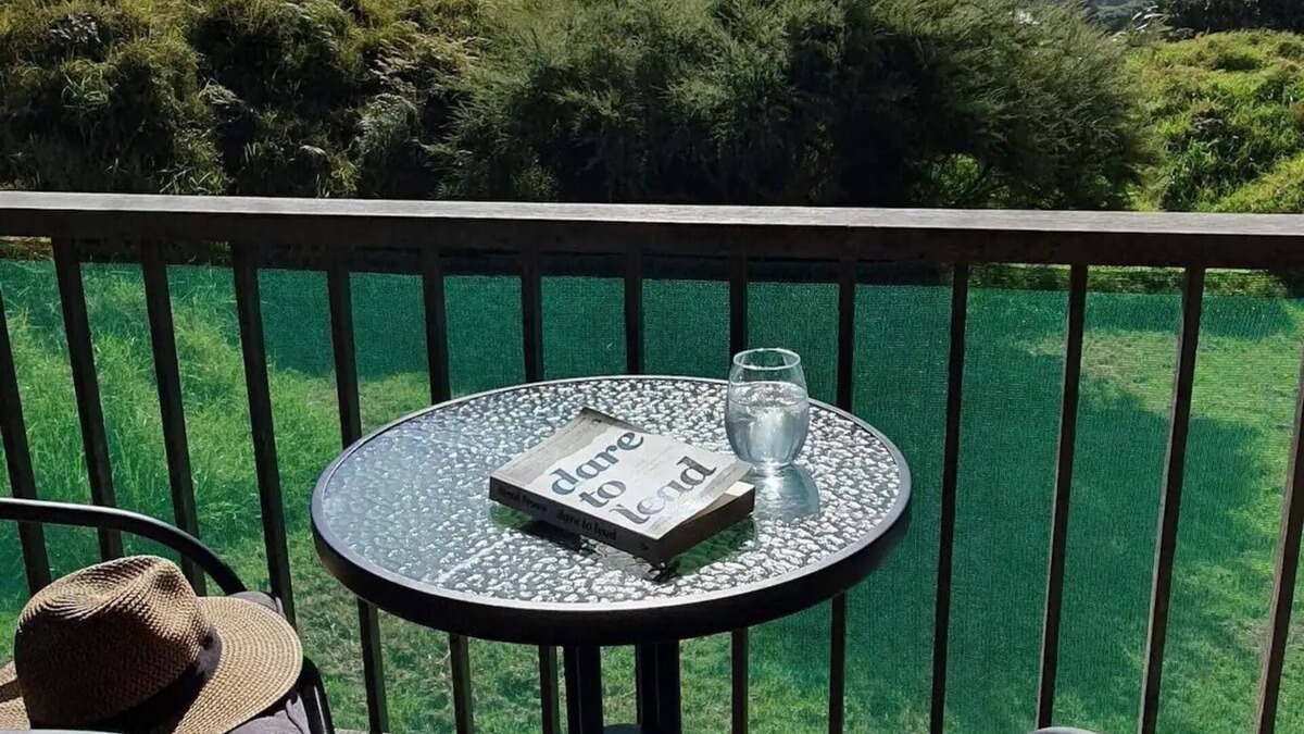 Te Henga House | Escape from the city!