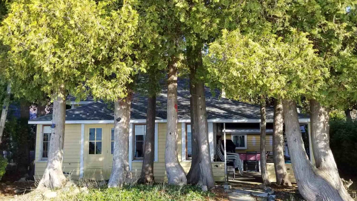 Inverhuron Cottage | Escape the city and enjoy beautiful, Lake Huron sunsets!