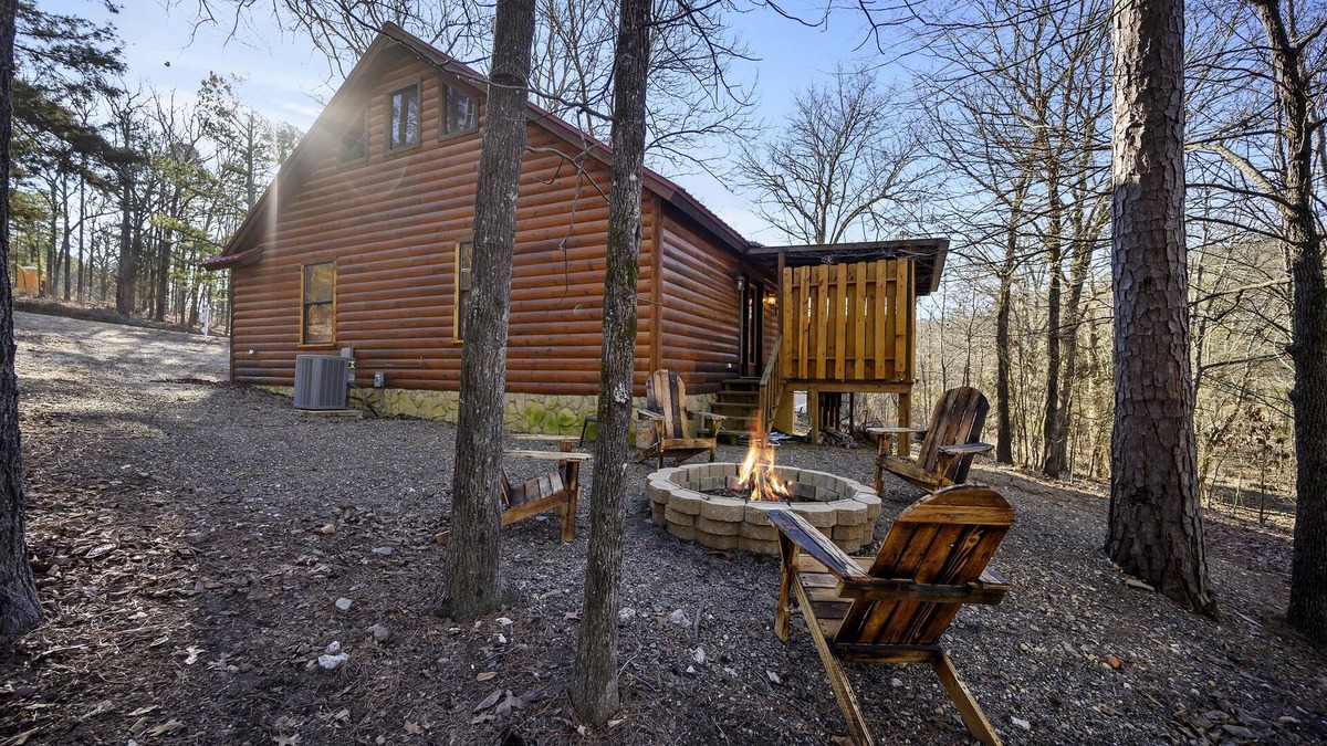 Broken Bow Cabin | Escape the City: Romantic Honeymoon Cabin in the heart of Hochatown