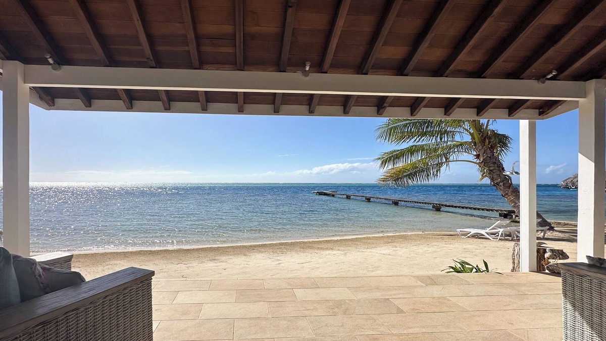 Cook's Bay House | Escape to a Charming BEACH FRONT Beach House on the Island of Moorea
