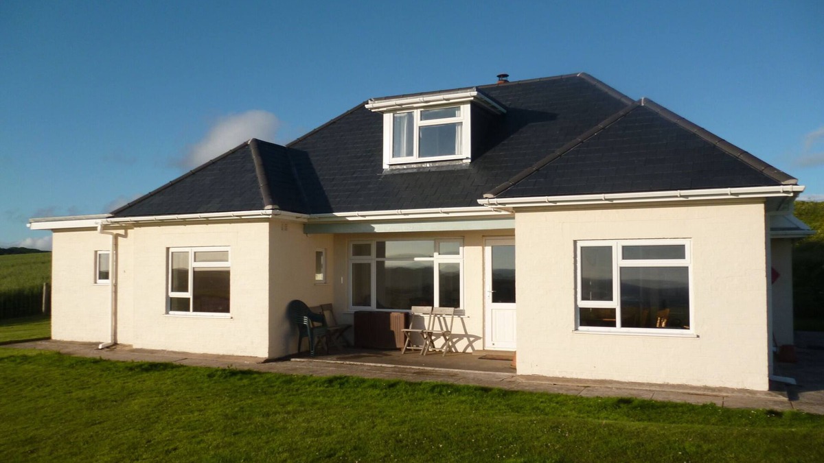 Crynant Cottage | Escape to a cliff top location superb sea views. No traffic noise. Pets welcome