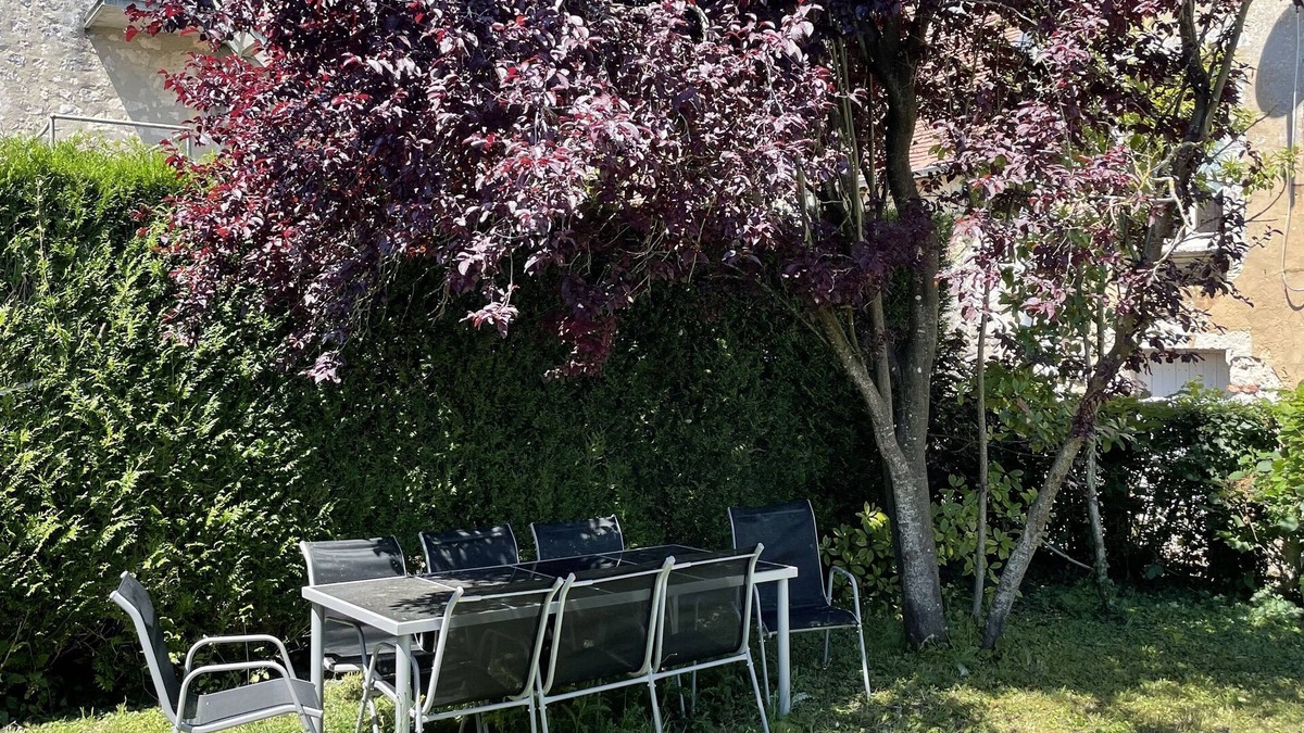 Courgeon House | Escape to a cottage in the heart of the Golden Triangle!