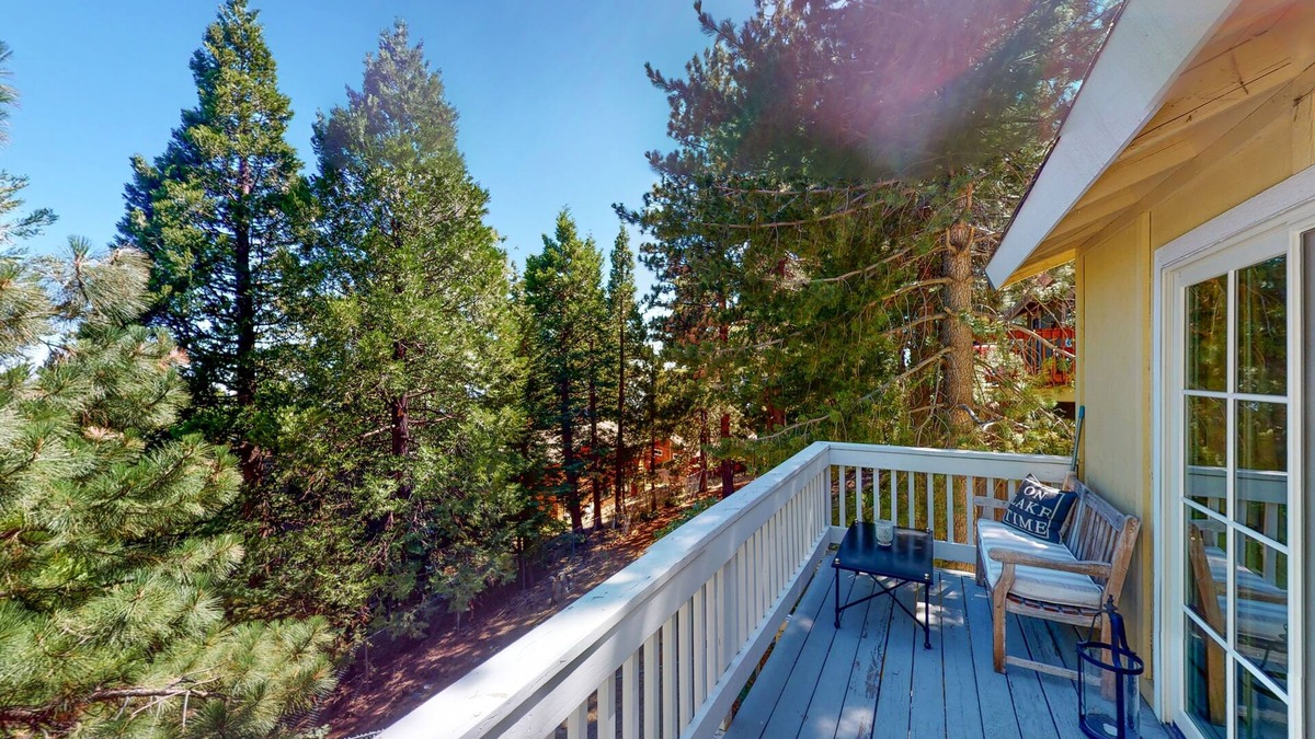 Running Springs Cabin | Escape to a Cozy English Countryside Cottage in the Heart of Running Springs