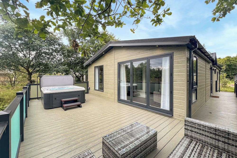Clitheroe Ski Chalet | Escape to a luxurious one-bedroom lodge designed exclusively for couples.