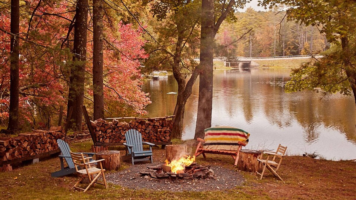 Yulan House | Escape to a Modern Waterfront Retreat in The Catskills.