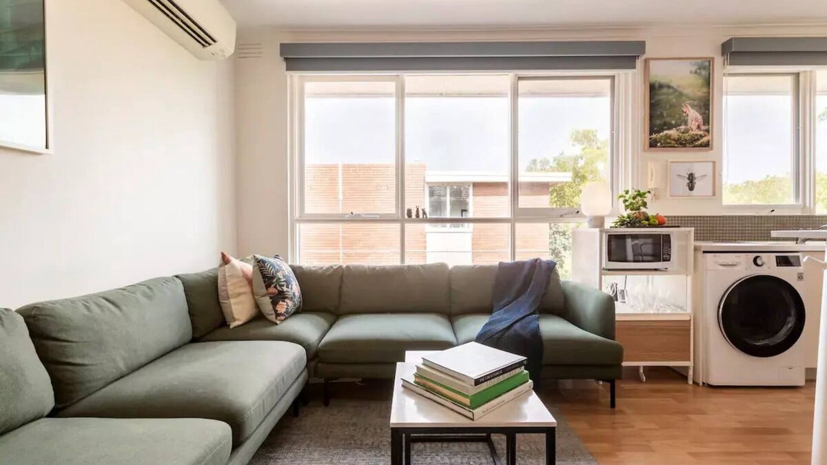 Elwood Apartment | Escape to a Tree Top Retreat in Vibrant Elwood!