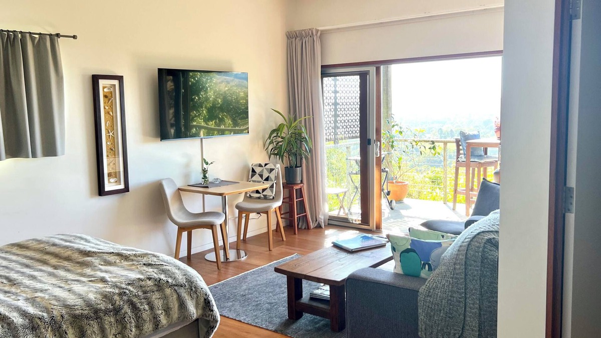 Bangalow Apartment | Escape to Bangalow, Byron Hinterland accommodation with stunning views