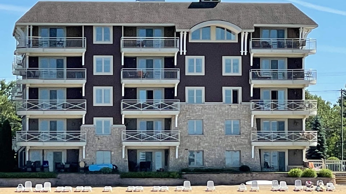 Traverse City Condo | Escape to Beachy Paradise in Stylish 2 Bedroom, 3 Bathroom Condo on the Water!