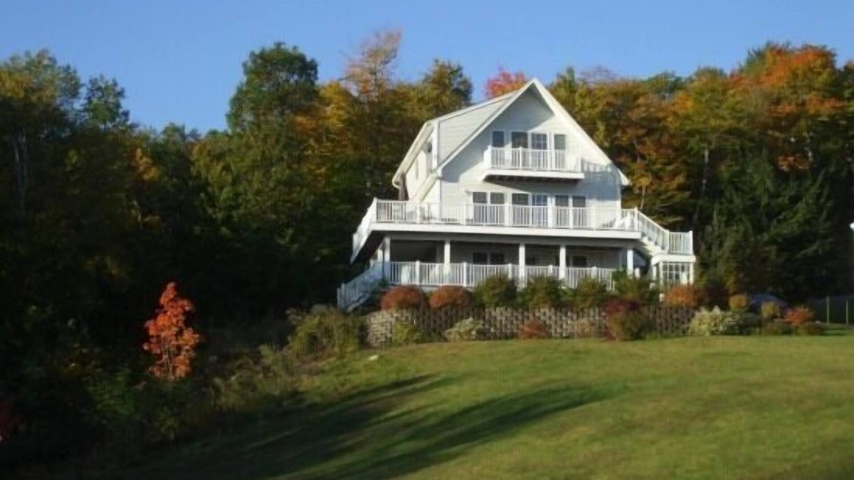 Gilford House | Escape to Beautiful Lake and Mountain Views! nSKI SEASON SPECIALS AVAILABLE