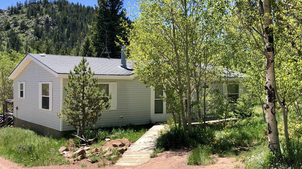 Crystal Lake House | Escape to Black Bear Hollow~Secluded in a Beautiful Aspen Grove & Dog Friendly!