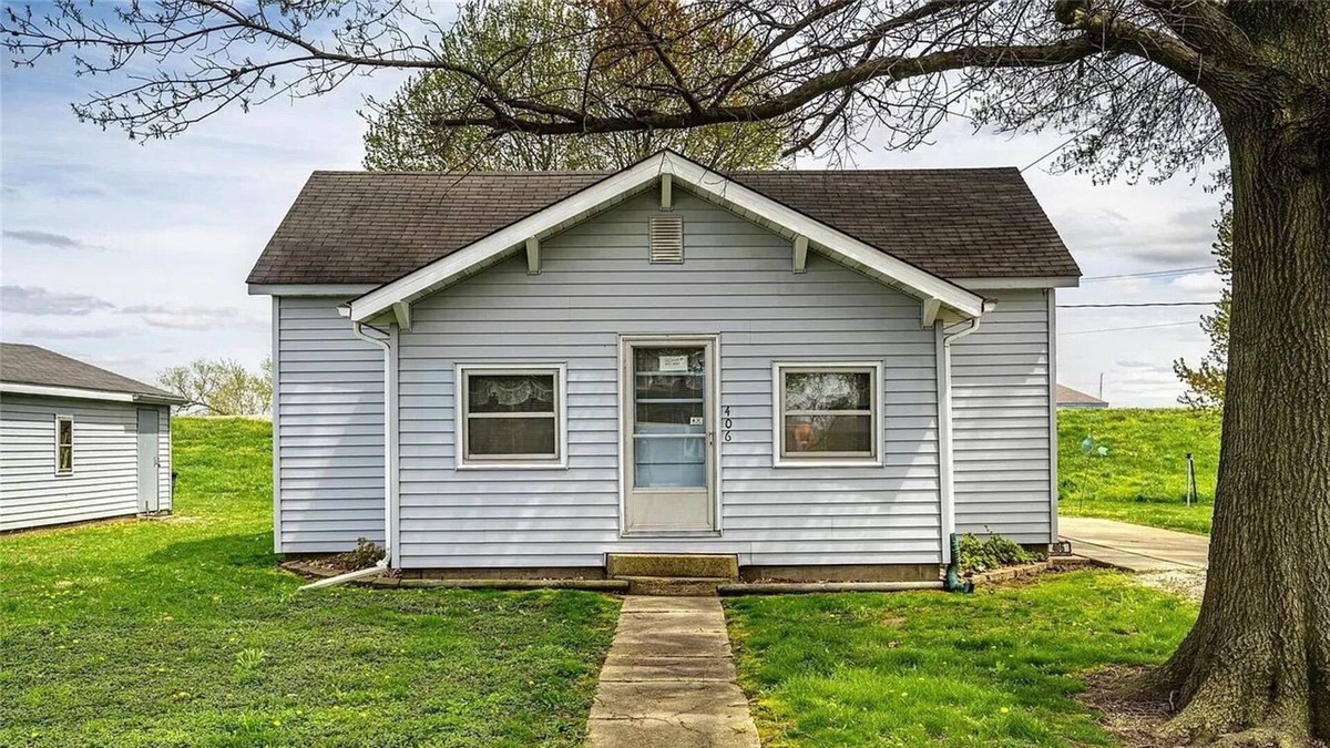 Keyesport House | Escape to Carlyle Lake!!