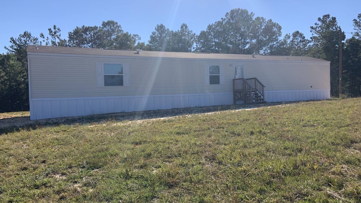 Poplarville House | Escape to Cozy Bliss: Your Charming Vrbo Retreat Awaits!