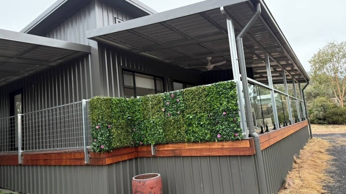 Inverell Apartment | Escape to Elegance: Discover Your Chic Haven in Serene Rural Bliss!