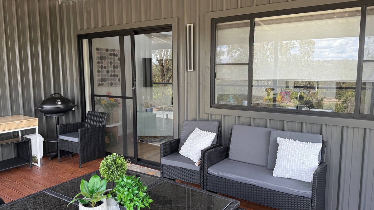 Inverell Apartment | Escape to Elegance: Discover Your Chic Haven in Serene Rural Bliss!