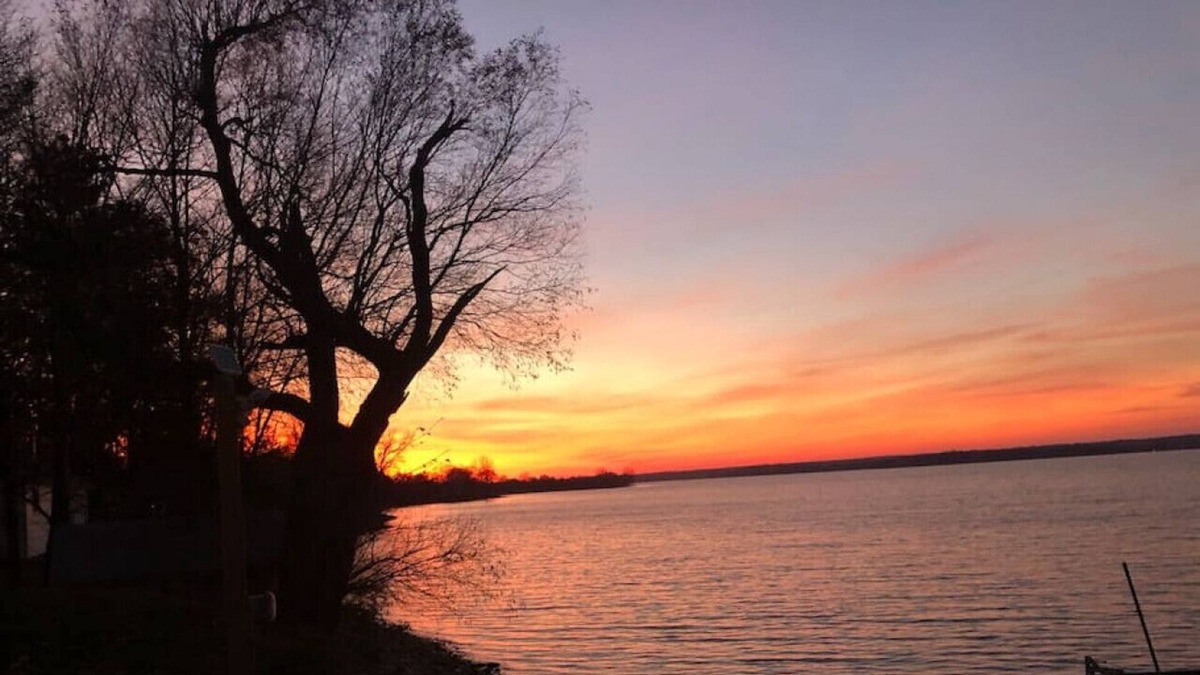 Greater Napanee House | Escape to Hay Bay Hideaway!