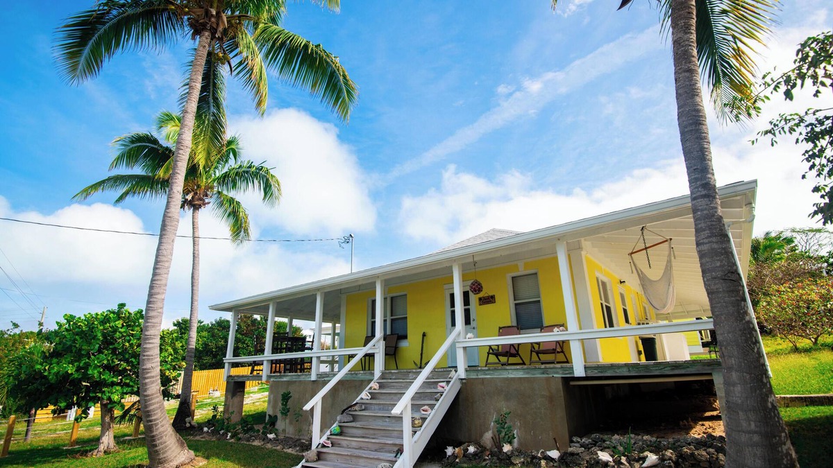 Man O War Cay House | Escape to Jana Cabana and Dock your Boat!