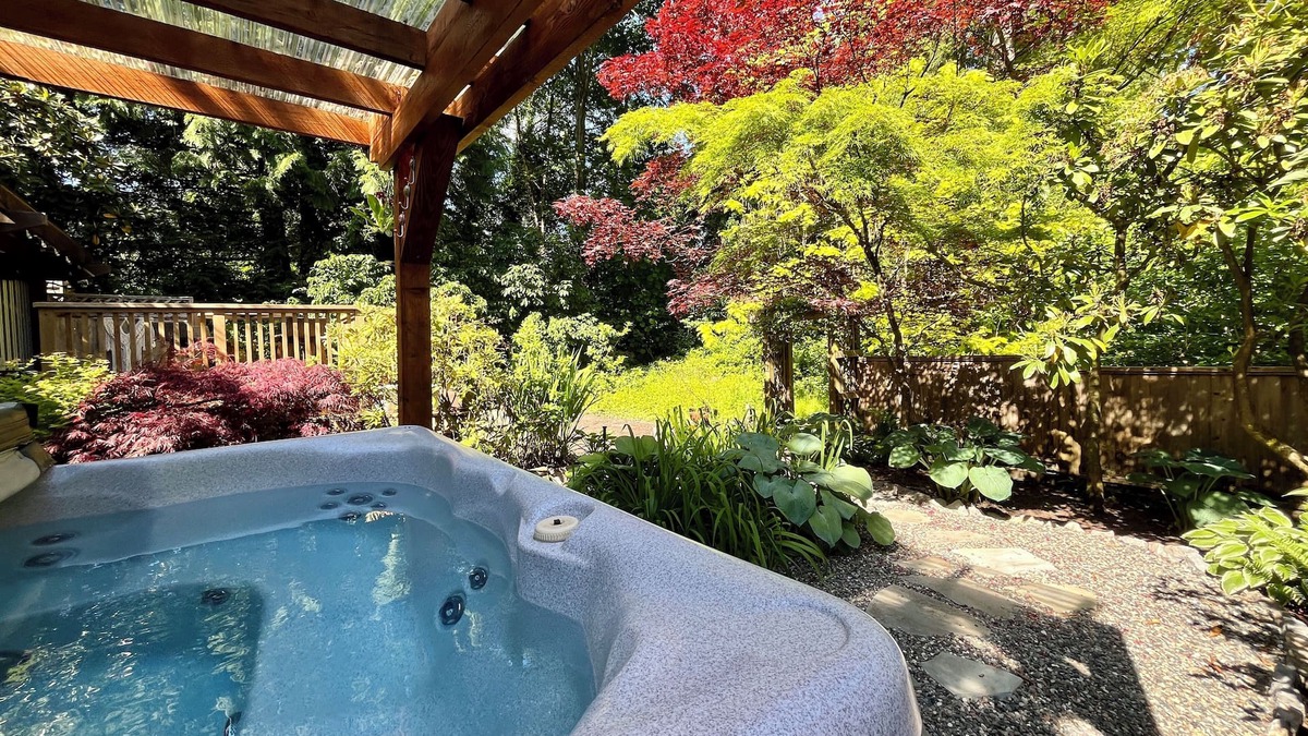 Deep Cove Bed & Breakfast | Escape to Nature!