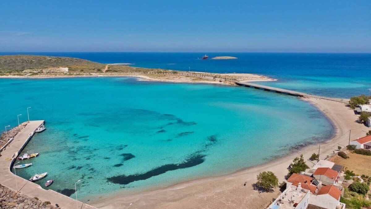 Diakofti Apartment | Escape to Paradise at MakriKythera's Pool Retreat