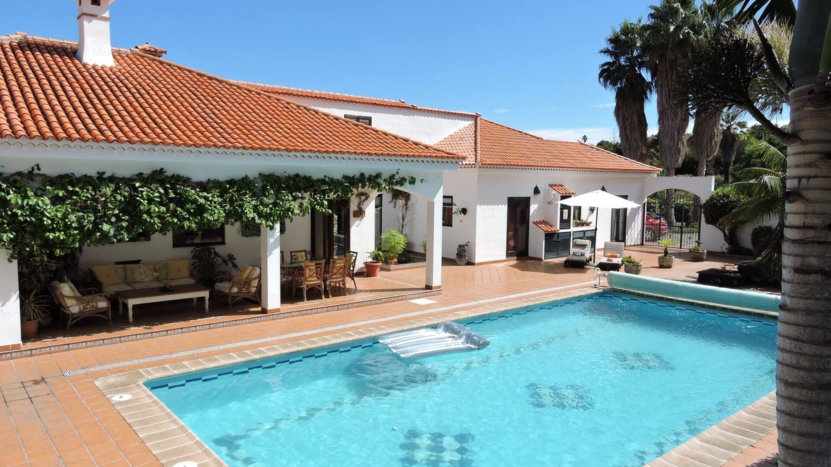 Brena Alta Villa | Escape to Paradise: Secluded Villa with Gardens and Pool in La Palma.