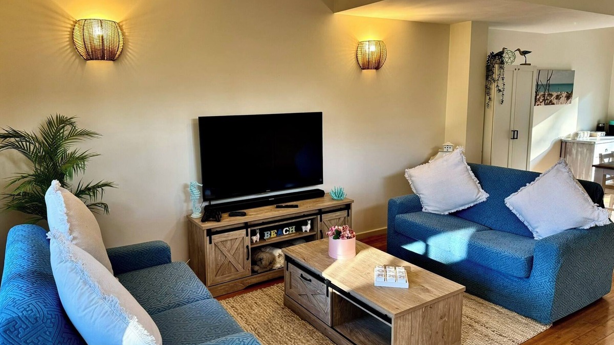 Preston Beach Apartment | Escape to Preston Beach