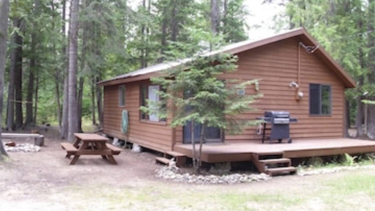 Nordman Cabin | Escape to Priest Lake! Cabin in the woods! Air Conditioning and WiFi!