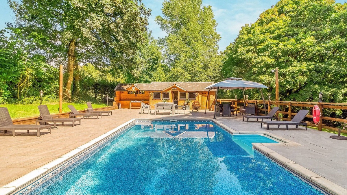 Cowbridge Cottage | Escape to rustic charm and relaxation at this one-bedroom log cabin near Cowbridge.