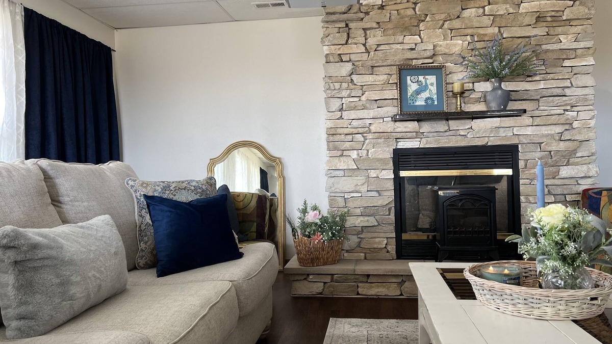 Burbank House | Escape to Serenity: Charming home King+Queen near Ponca Park