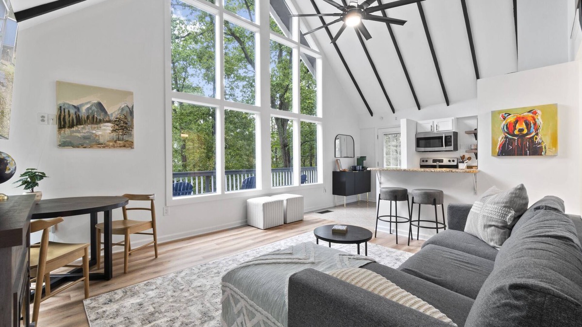 Front Royal Cabin | Escape to Shenandoah River, Hot Tub after a Hike!