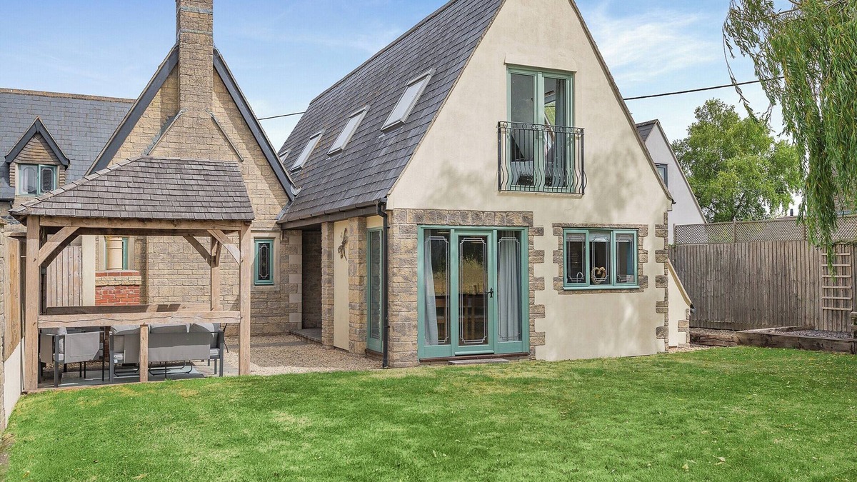 Stalbridge Cottage | Escape to The Pool House, a countryside retreat in Thornhill, Dorset.