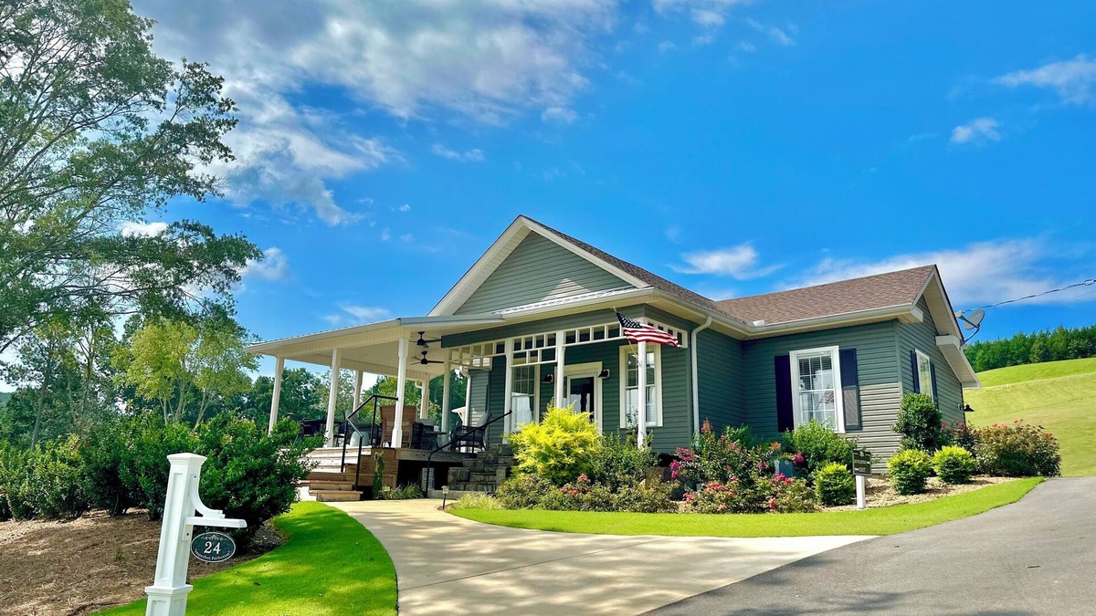 Cedar Bluff Cottage | Escape to the 1930's Bungalow "Imperfect Perfection" - Pool, Kayaks, HotTub!