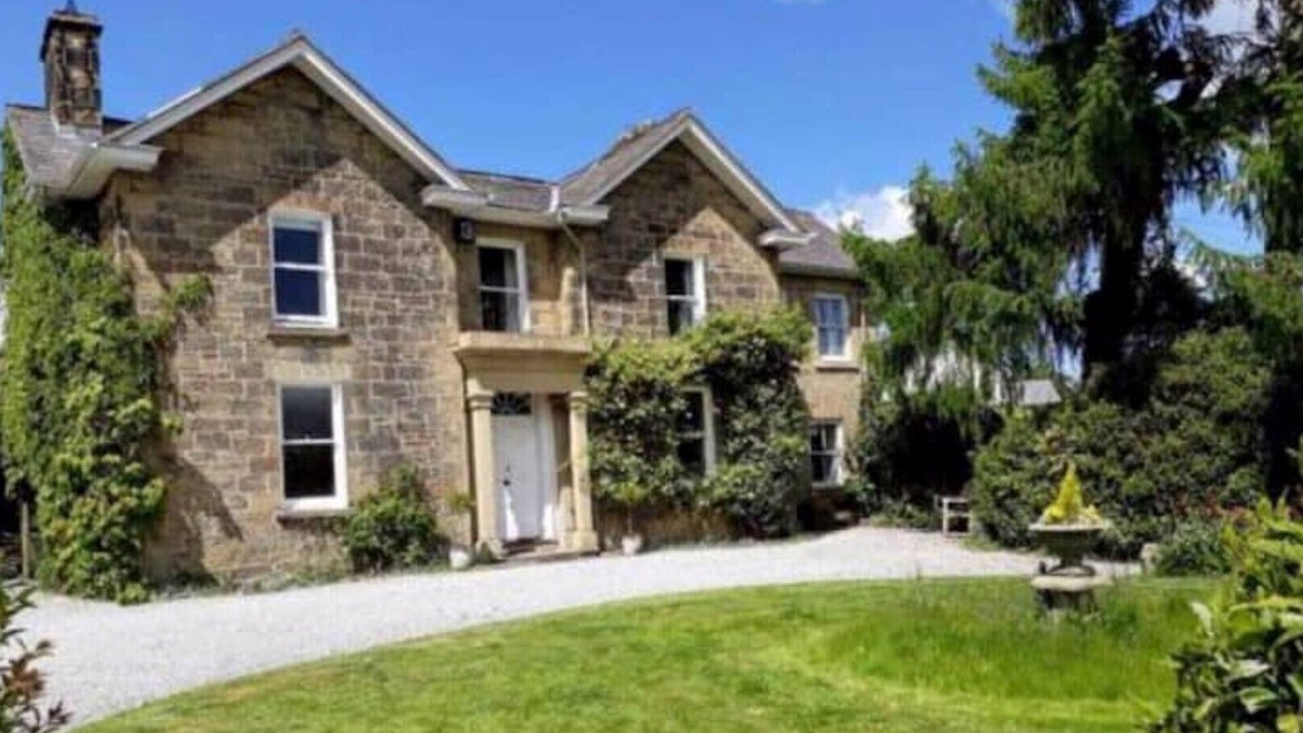 Coedpoeth Apartment | Escape to the Country @ Bron Offa Bach